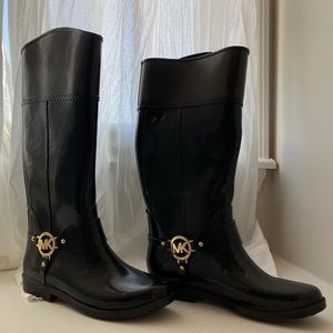 MK two-toned rain boots!